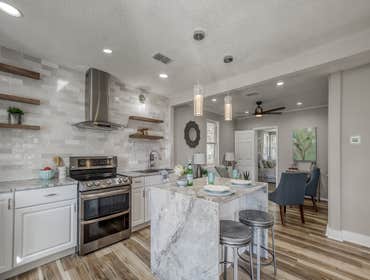 Refined Simplicity: Modern Kitchen