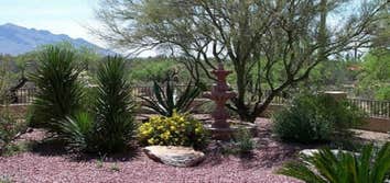 Outdoor Water Features Outdoor water features are popular in Tucson and Southern Arizona, because many homeowners have discovered the impact that even 