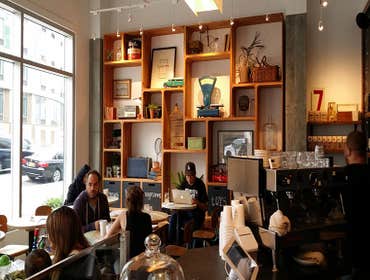 Re-union Cafe