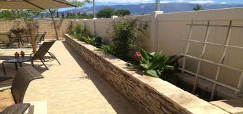 Planter wall