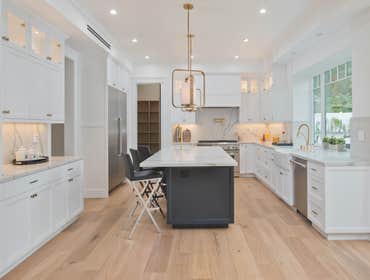 19348 Collier St, Tarzana, CA 91356 Brand new construction Cape Cod situated in the heart of Tarzana South of the Blvd, just a block from Ventura Blvd'
