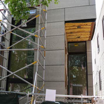 W Roscoe St Home