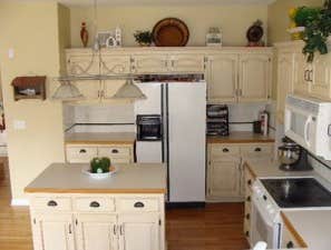 Photos from Cabinet Restorers Give your kitchen a refreshed look by having your cabinets rejuvenated, but don’t spend a lot of money doing it. Our skil