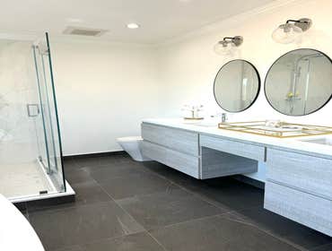 Master Bathroom Remodeling Now this is a dreamy master bathroom ? Another successful project completed, blending elegance and tranquility.