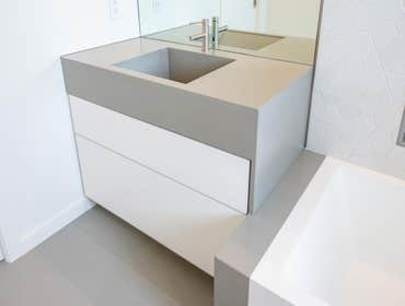 Rhode Island St, San Francisco Bathroom remodeling project focused on concrete surfaces with minimalist details to achieve comfort and re-freshness.
