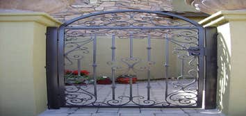Gate