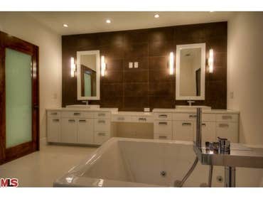 MERIDIAN KITCHEN & BATH DESIGN CENTER Project OUR SHOWROOM WILL SPARK YOUR IMAGINATION
WE OFFER A DESIGN BUILD SOLUTION WITH VERY COMPETATIVE PRICING