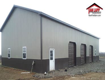 40'W x 80'L x 16'H Commercial Pole Building in St. Thomas, PA Project Overview
Overhang boxed-in w/ white vinyl soffit w/ fascia trim: 12” Sidewalls, 1