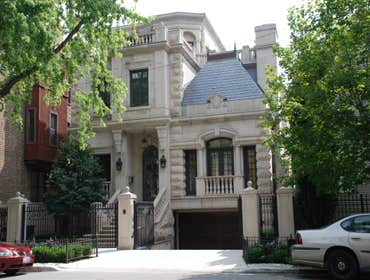 Lincoln Park Residence This 6500 s.f. Neo-Classical Residence located in the heart of Lincoln Park was designed with an Urban Villa feeling.