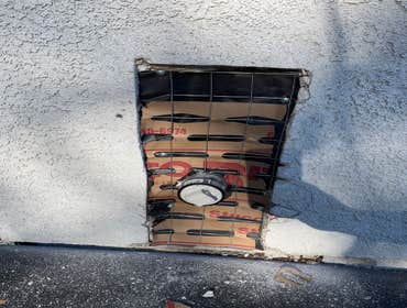 Large-Sized Water Damage Rebuild This project involved comprehensive restoration after water damage, including:
✔ Cabinet rebuilding
✔ Drywall replacem