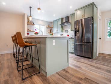 Custom Kitchen Remodel When Lindsay R. decided to remodel her kitchen, she knew she needed a contractor with the experience and expertise to help her c