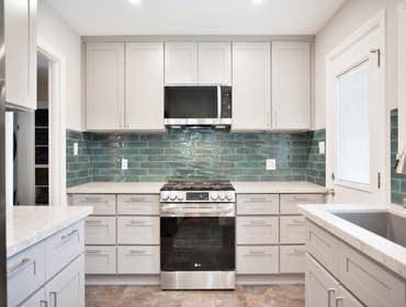 Coastal Modern Kitchen Remodel in Sacramento, CA 95820 This kitchen renovation delivers a sophisticated, cool-toned aesthetic using a modern monochroma