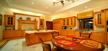 Photo(s) from House Medics