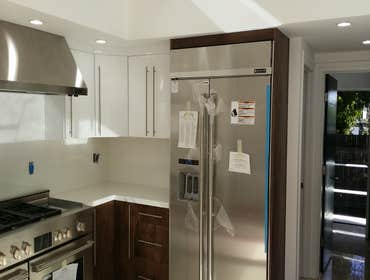 white gloss cabinet