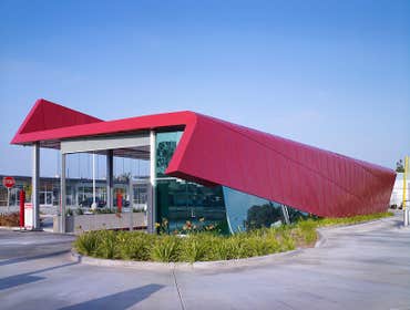Western Carwash & Retail by Make Architecture Year: 2010
Location: Torrence, CA
Team: William Beauter and Jess Mullen-Carey, J.P. McDaris, Randy Stog