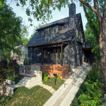 Woodview Residence A 2-story custom home in the Rosedale neighborhood of central Austin.