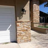 Quartz ledge stone