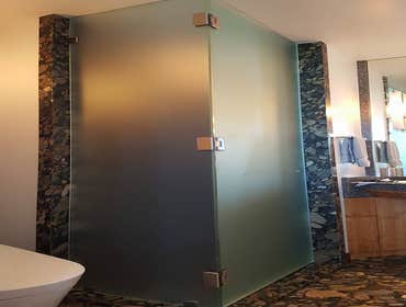 Sandblasted Glass-to-Glass 90°