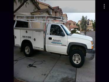 Janoes service truck.