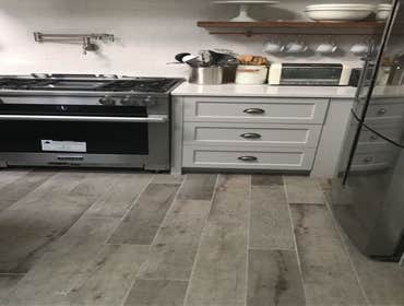 Kitchen by T&H Homebuilders.Inc