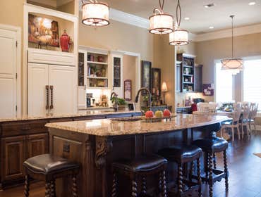CONTEMPORARY SOUTHERN SINGLE STORY HOME