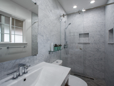 Contemporary Bathroom Remodel in Harvard Avenue This Harvard Avenue home, located in California, undergoes a bathroom remodel. The space was outfitted 