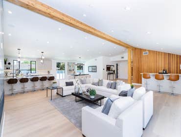 Los Gatos - Custom Home New construction custom home.
Contemporary look involve open concept kitchen and living room, high ceilings and specious bedroo