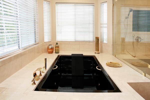 Traditional master bathroom