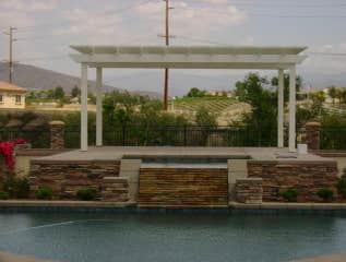 Free standing lattice