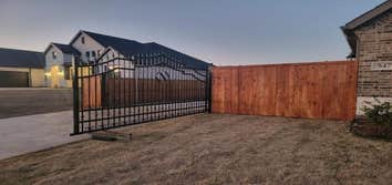 Everlast Gates & Fence
