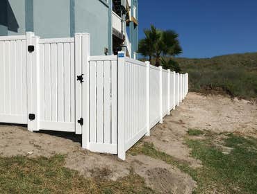 PVC/VINYL FENCING