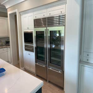 Large-Sized Water Damage Rebuild This project involved comprehensive restoration after water damage, including:
✔ Cabinet rebuilding
✔ Drywall...