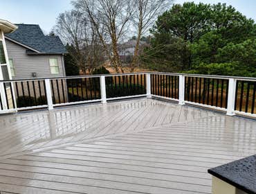 Composite Deck with Aluminum Railings
