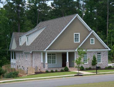 916 Big Oak Drive, Martinez, Georgia 30907 Four bedroom custom home with 4 1/2 baths, custom glazed cabinets, granite counter tops and stainless GE app