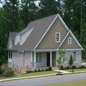 916 Big Oak Drive, Martinez, Georgia 30907 Four bedroom custom home with 4 1/2 baths, custom glazed cabinets, granite counter tops and stainless GE...