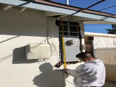 Granada Hills Home Renovation This project si locate din Granada hills and we love the results!!!!!
from a 1975 home we took to a 2019!!
and we are su