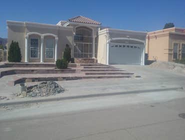 Flagstone w/Outdoor Lighting