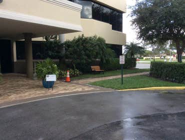Entryway commercial building