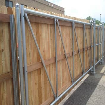 COMMERCIAL/INDUSTRIAL Photo(s) from Denver Fence Construction And Repair Denver Fence Construction
COMMERCIAL Fence Construction or Repair
We've go