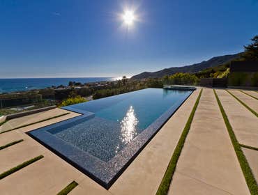Pacific Pallisades New Infinity Swimming Pool on top of the Pacific. From Design to completion, working close with the client, we achieved their dream 