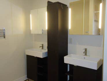 Modern Bathroom in Louisa