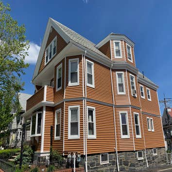 Somerville, MA Replacement of old siding to vinyl