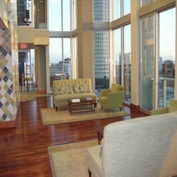 Skypoint Residential Tower 684,000 SF, 32 Story, 380-unit condominium with 7-story, 528-car Parking Garage