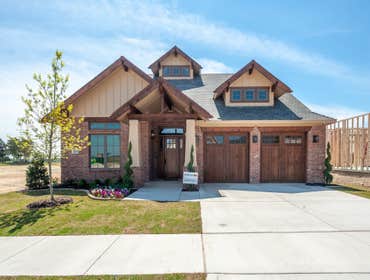 Midlothian Carftsman This custom home in a gated community in Midlothan is a modern take on craftman infuences.