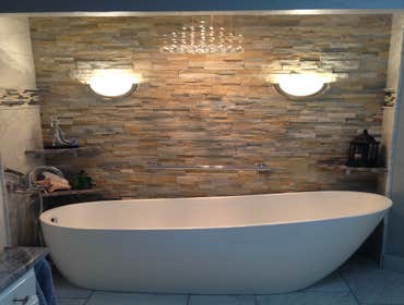 Master tub surround