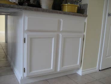 Irvine interior painting moldings and cabinets