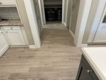 Large-Sized Water Damage Rebuild This project involved comprehensive restoration after water damage, including:
✔ Cabinet rebuilding
✔ Drywall replacem