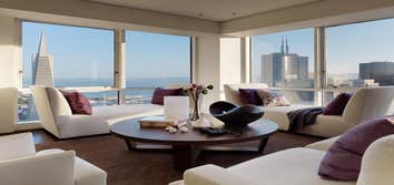 SF High Rise Remodel Architect: Hunt Hale Jones Architects
Interior Design: ScavulloDesign Interiors
Photo credits: Matthew Millman Photography
Ci