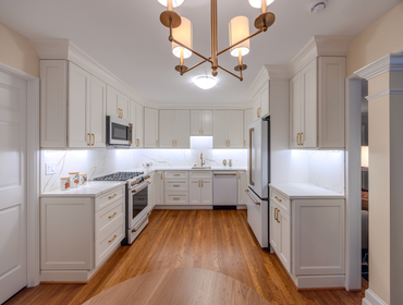 Photos by Mayflower Kitchen and Bath #220 Thrilled to reveal this stunning kitchen we built for our amazing client! ?✨ Bright white finishes paired wit