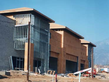 RETAIL CENTER